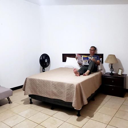 Judys Home - Bed And Breakfast Retalhuleu Exterior foto